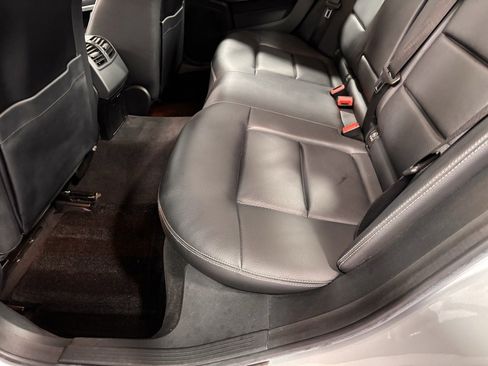 Used 2014 Mercedes-Benz E 250 BlueTEC 4MATIC Sedan image 20