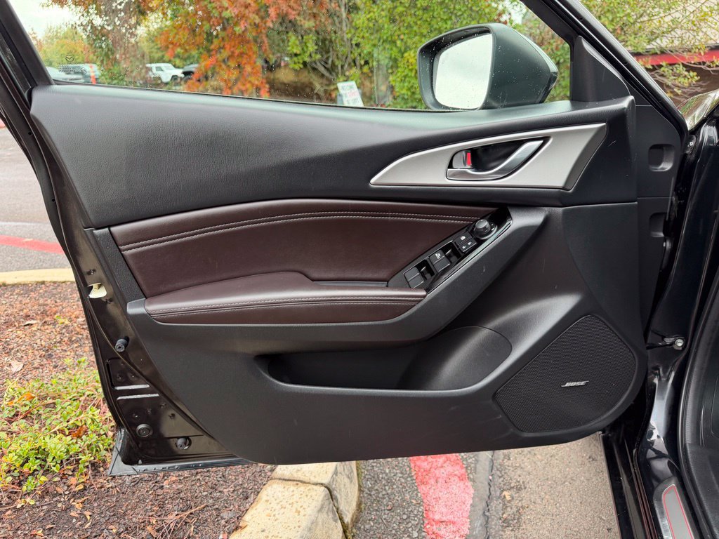 Used 2018 MAZDA MAZDA3 Touring FWD image 12