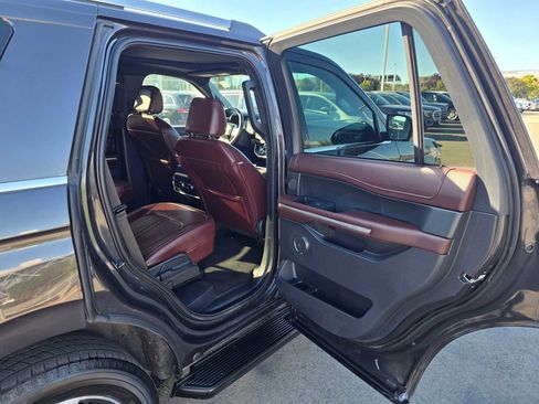 Used 2024 Ford Expedition Limited image 14