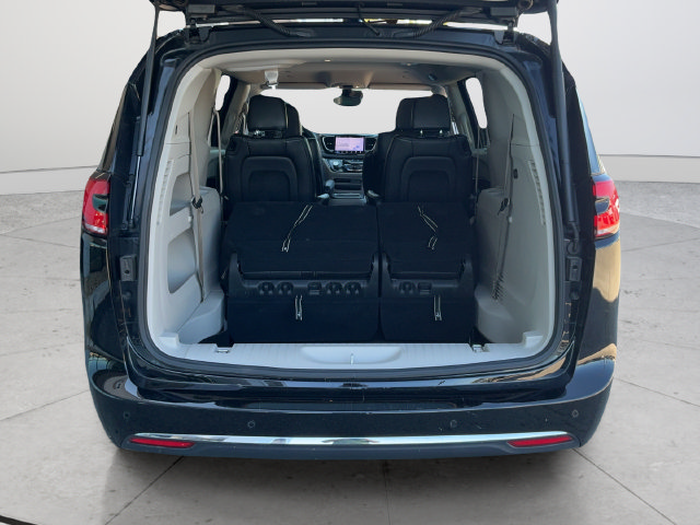 Used 2024 Chrysler Pacifica Touring-L FWD image 24