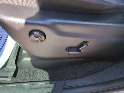 Used 2019 Jeep Grand Cherokee Laredo image 11