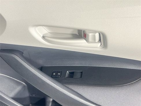 Used 2025 Toyota Corolla LE image 31