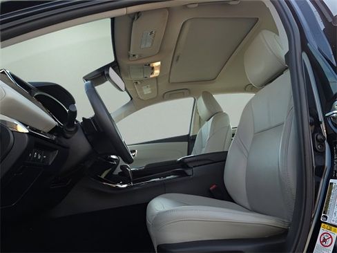 Used 2018 Toyota Avalon XLE Premium image 9