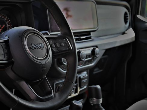 Used 2024 Jeep Gladiator Sport AWD/4WD image 13