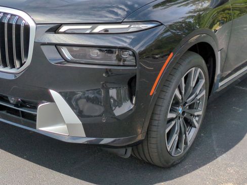 Used 2026 BMW X7 xDrive40i AWD/4WD image 6