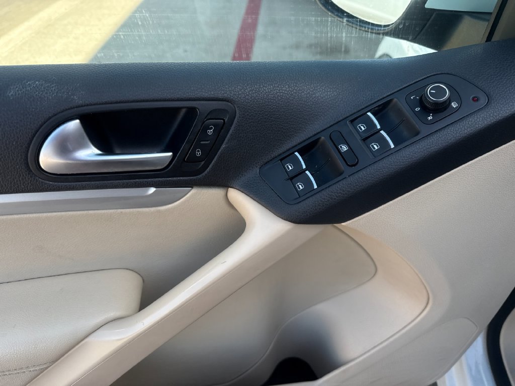 Used 2016 Volkswagen Tiguan R-Line FWD image 11