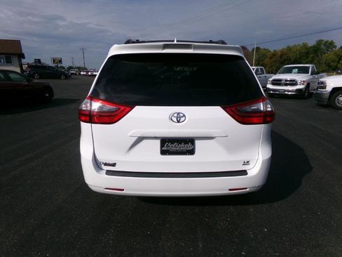 Used 2020 Toyota Sienna LE image 12