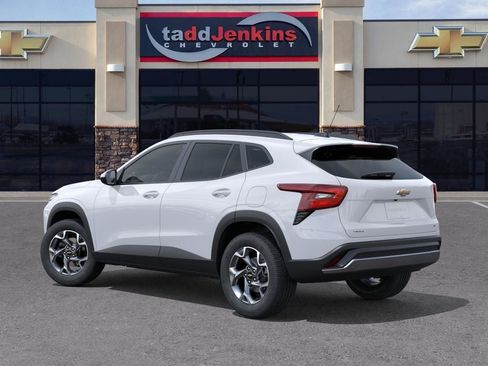 New 2026 Chevrolet Trax LT w/ Driver Confidence Package FWD image 3