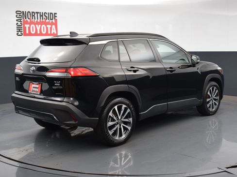 Used 2022 Toyota Corolla Cross XLE image 4
