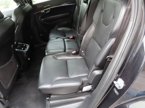 Used 2019 Volvo XC90 T6 Momentum w/ Advanced Package AWD/4WD image 9