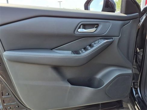 New 2025 Nissan Rogue SV image 8