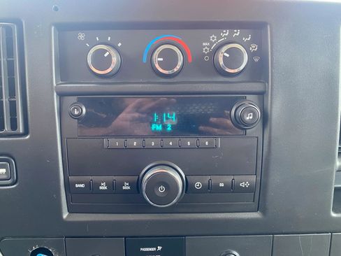 Used 2011 Chevrolet Express 2500 RWD image 13