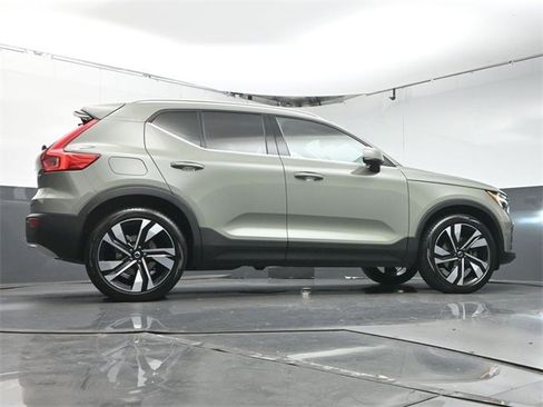 Used 2023 Volvo XC40 B5 Plus w/ Protection Package Premier image 40