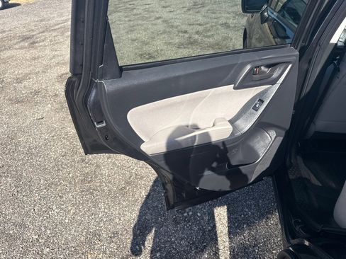 Used 2016 Subaru Forester 2.5i Premium image 19