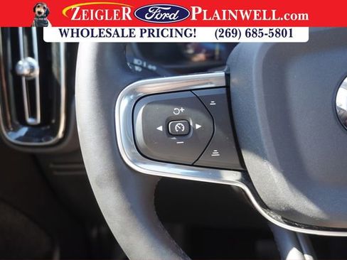 Used 2023 Volvo XC40 B5 Plus w/ Protection Package Premier image 26