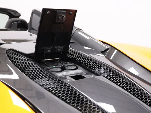 Used 2019 McLaren 570S Spider RWD image 61