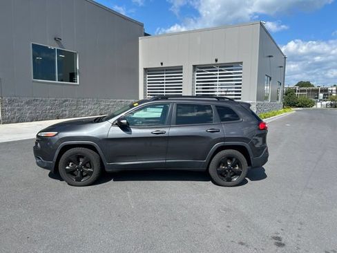 Used 2016 Jeep Cherokee Latitude w/ Comfort/Convenience Group AWD/4WD image 2