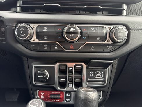 New 2026 Jeep Wrangler Unlimited Rubicon AWD/4WD image 18