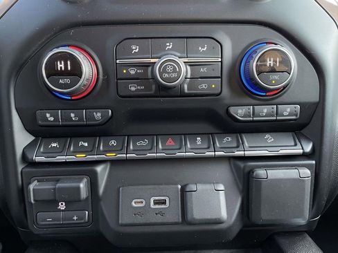 Used 2019 Chevrolet Silverado 1500 High Country w/ Technology Package image 22