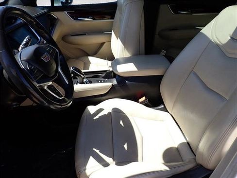 Used 2018 Cadillac XT5 Luxury w/ Driver Awareness Package AWD/4WD image 13