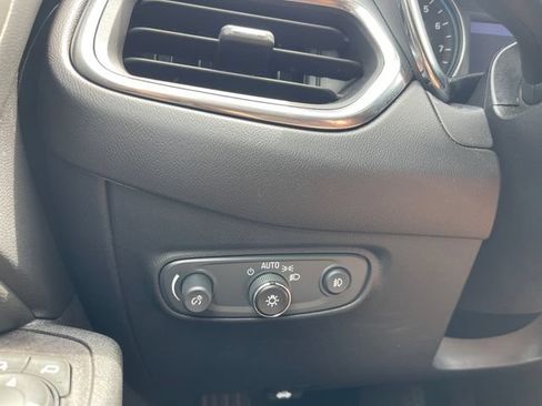Used 2020 Chevrolet Equinox Premier FWD image 22