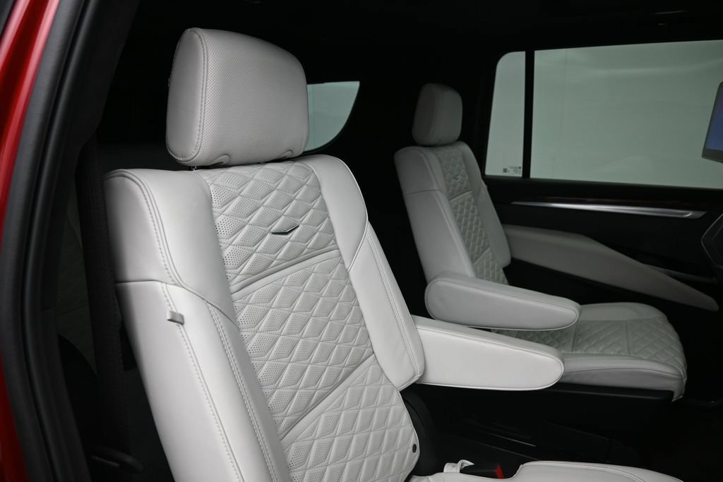Certified 2025 Cadillac Escalade ESV Sport Platinum w/ LPO, Floor Liner Package AWD/4WD image 40