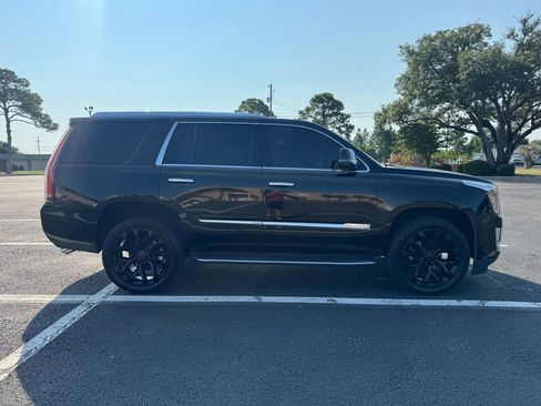 Used 2017 Cadillac Escalade Luxury image 5