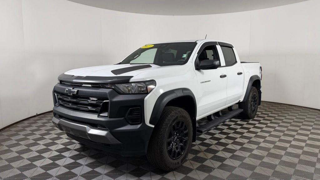 Used 2023 Chevrolet Colorado Trail Boss w/ Advanced Trailering Package AWD/4WD image 3