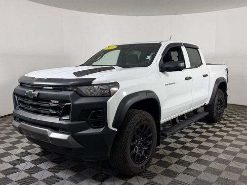 Used 2023 Chevrolet Colorado Trail Boss w/ Advanced Trailering Package AWD/4WD image 3