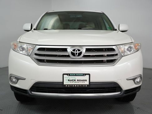 Used 2013 Toyota Highlander SE image 2