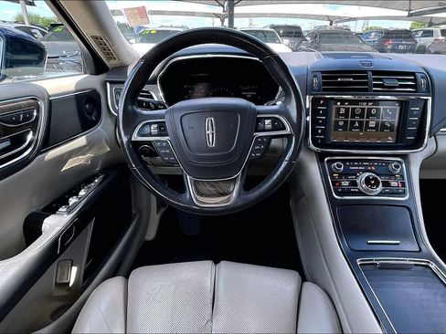 Used 2017 Lincoln Continental Select w/ Climate Package FWD image 6
