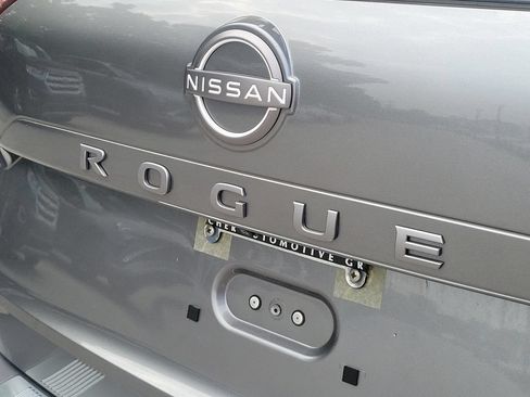 Used 2024 Nissan Rogue SV w/ SV Premium Package AWD/4WD image 7