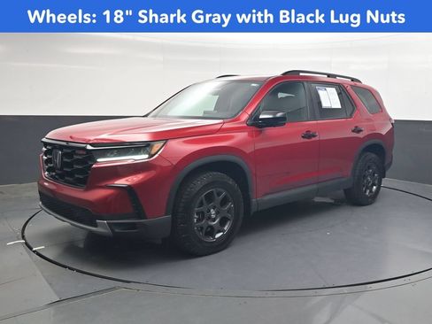 Certified 2025 Honda Pilot TrailSport image 8
