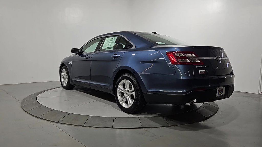 Used 2018 Ford Taurus SE FWD image 3