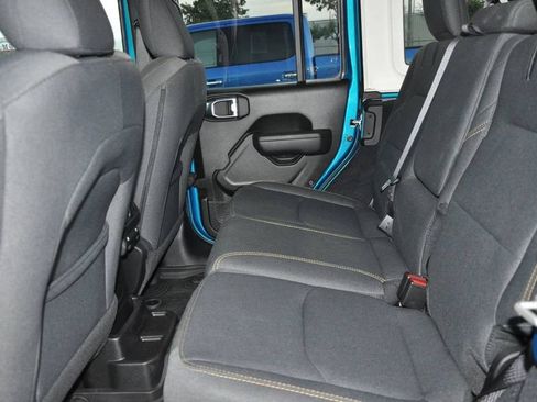 Used 2024 Jeep Wrangler Unlimited image 12