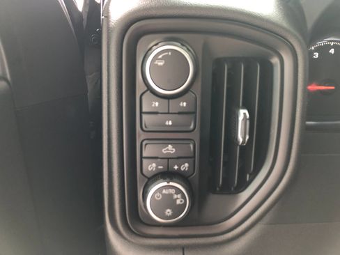 Used 2022 Chevrolet Silverado 2500 Custom w/ Custom Convenience Package AWD/4WD image 31
