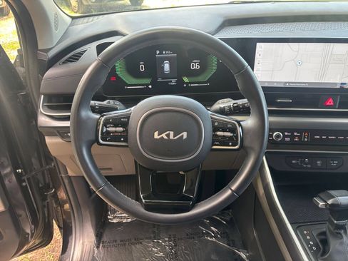 Used 2026 Kia Carnival FWD image 30