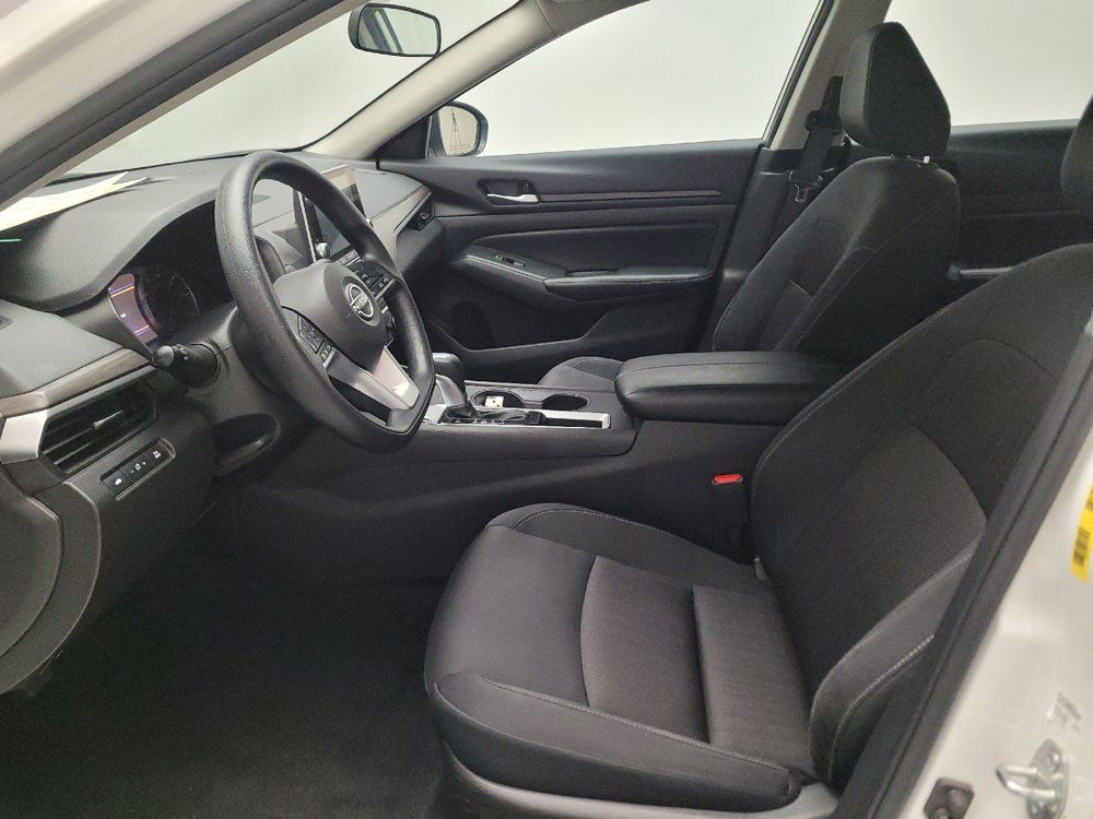 Used 2025 Nissan Altima 2.5 SV FWD image 17