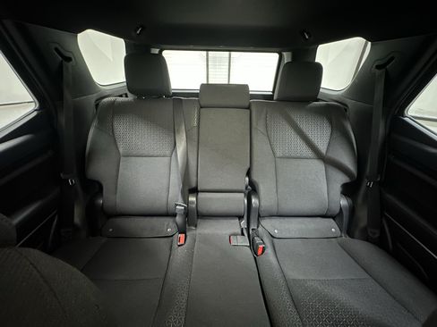 Used 2025 Toyota 4Runner SR5 AWD/4WD image 31