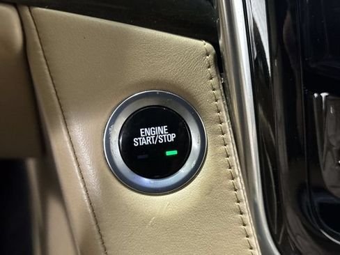 Used 2018 Cadillac Escalade Platinum RWD image 17