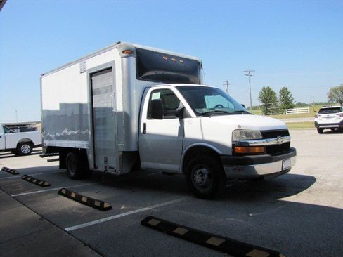 Used 2011 Chevrolet Express 4500 w/ Chrome Appearance Package image 4