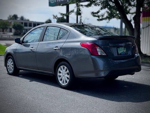 Used 2019 Nissan Versa SV FWD image 5