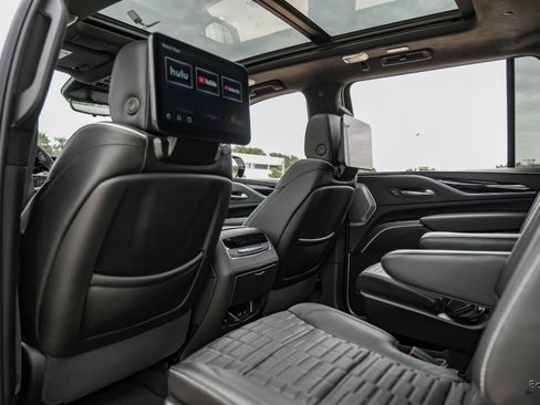 Used 2024 Cadillac Escalade ESV V AWD/4WD image 86