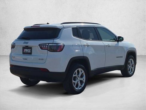 Used 2024 Jeep Compass Latitude AWD/4WD image 5