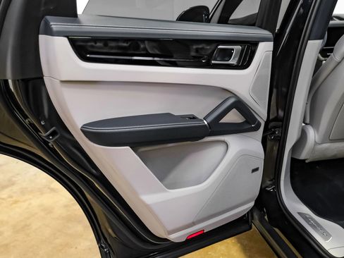 Used 2019 Porsche Cayenne Sport Utility 4D image 40