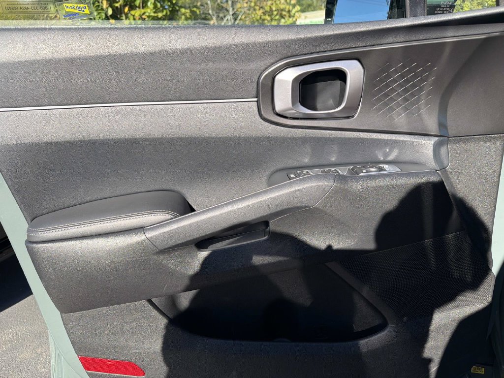 Used 2025 Kia Sorento EX w/ EX Panoramic Sunroof Package FWD image 11