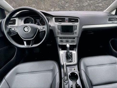 Used 2017 Volkswagen Golf SE image 14