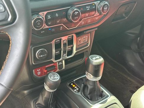 Used 2024 Jeep Wrangler Unlimited AWD/4WD image 12