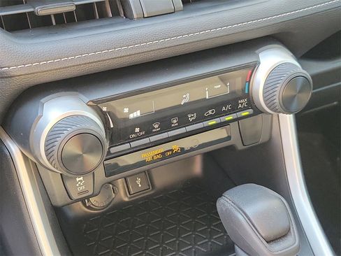 Used 2021 Toyota RAV4 LE image 26