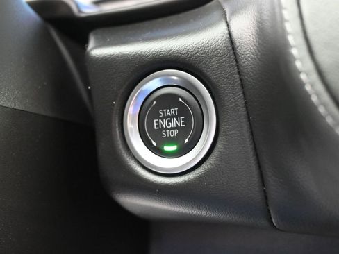 Used 2024 Chevrolet Suburban Z71 image 32